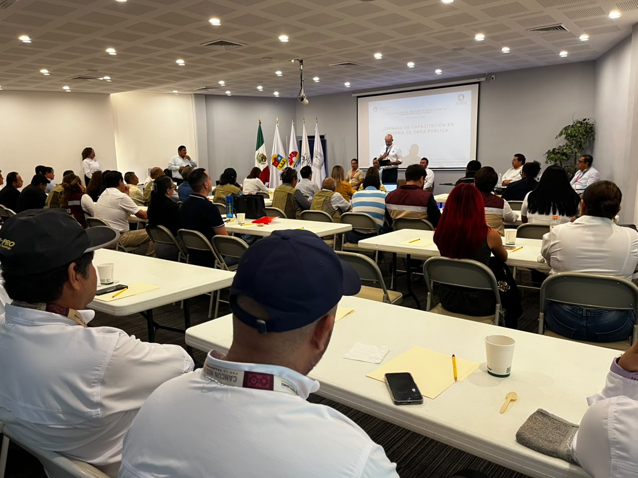 Capacitación en obra pública fortalece la transparencia en Cancún