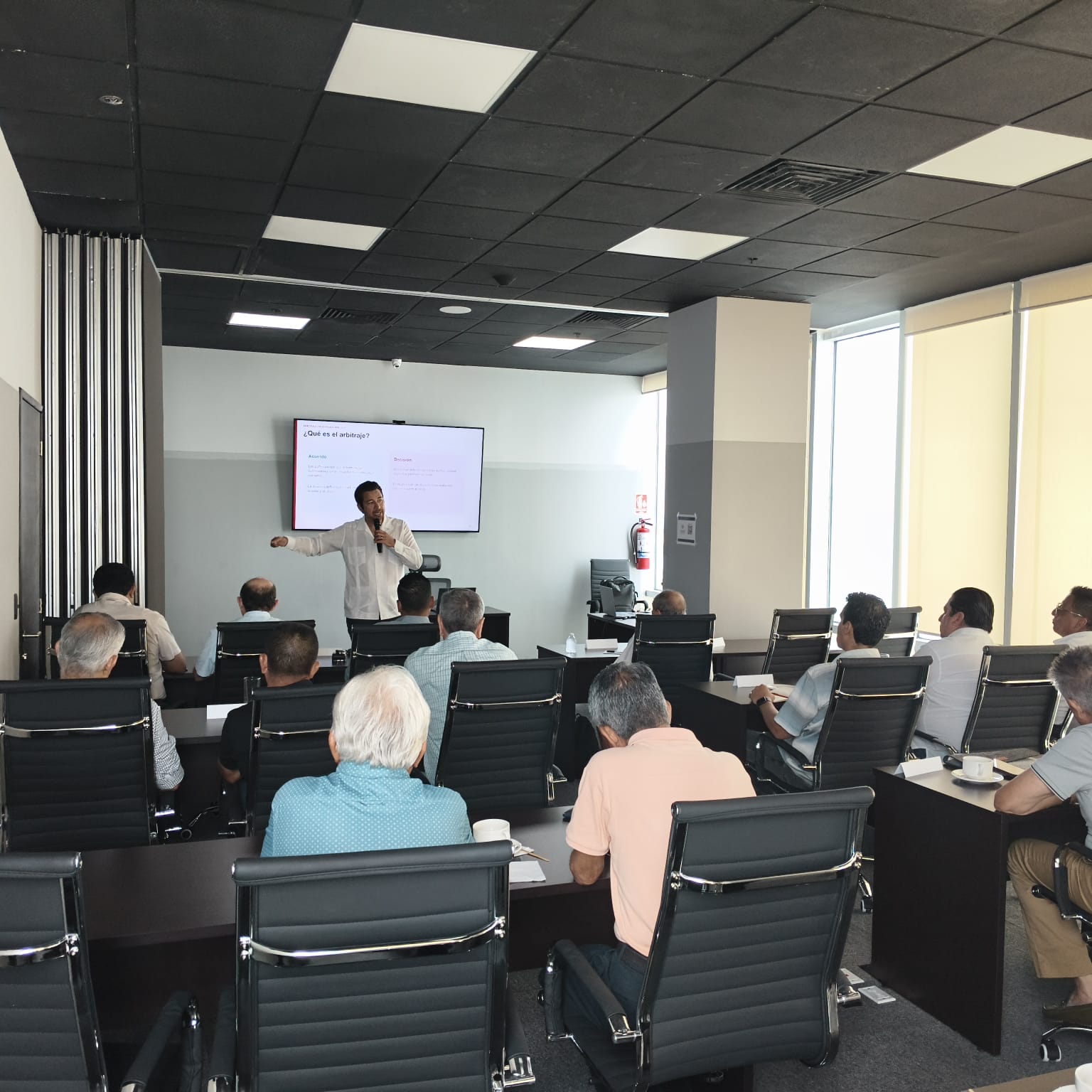 Ingenieros de Cancún se actualizan en arbitraje para la construcción