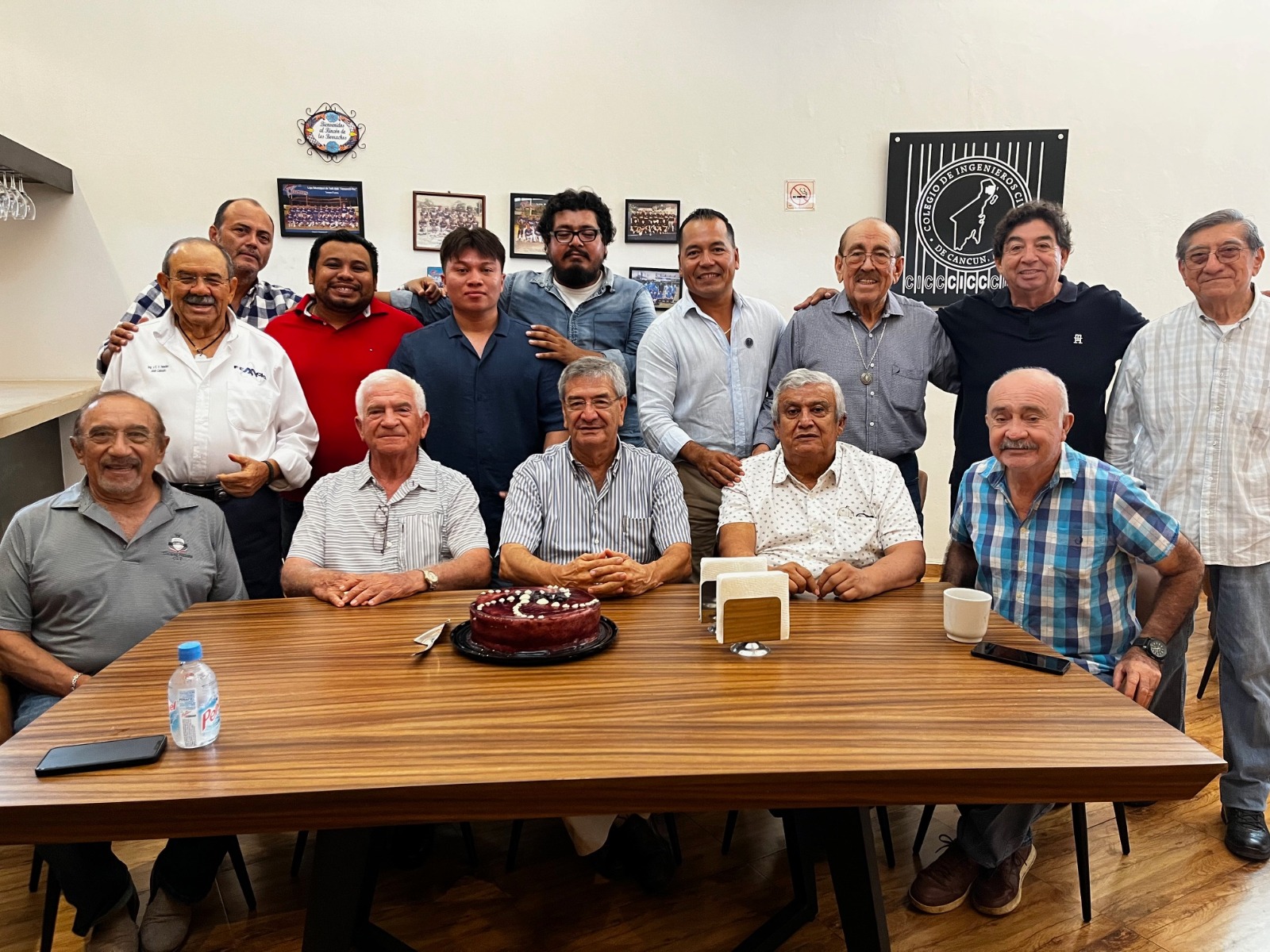 El CICC celebra a sus ingenieros cumpleañeros de septiembre con pastel y compañerismo