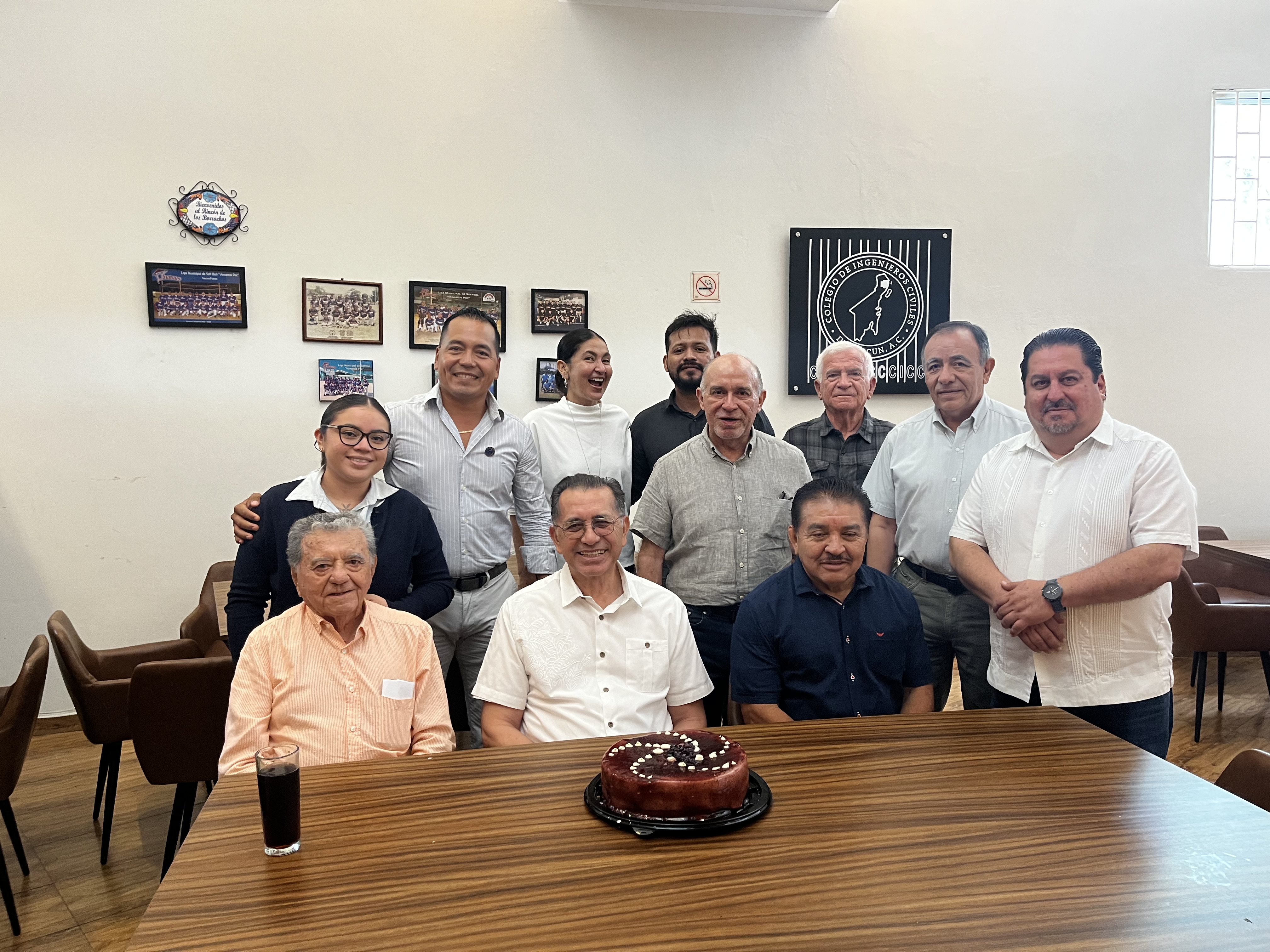 Cumpleaños de octubre: así celebramos a nuestros ingenieros en la junta mensual